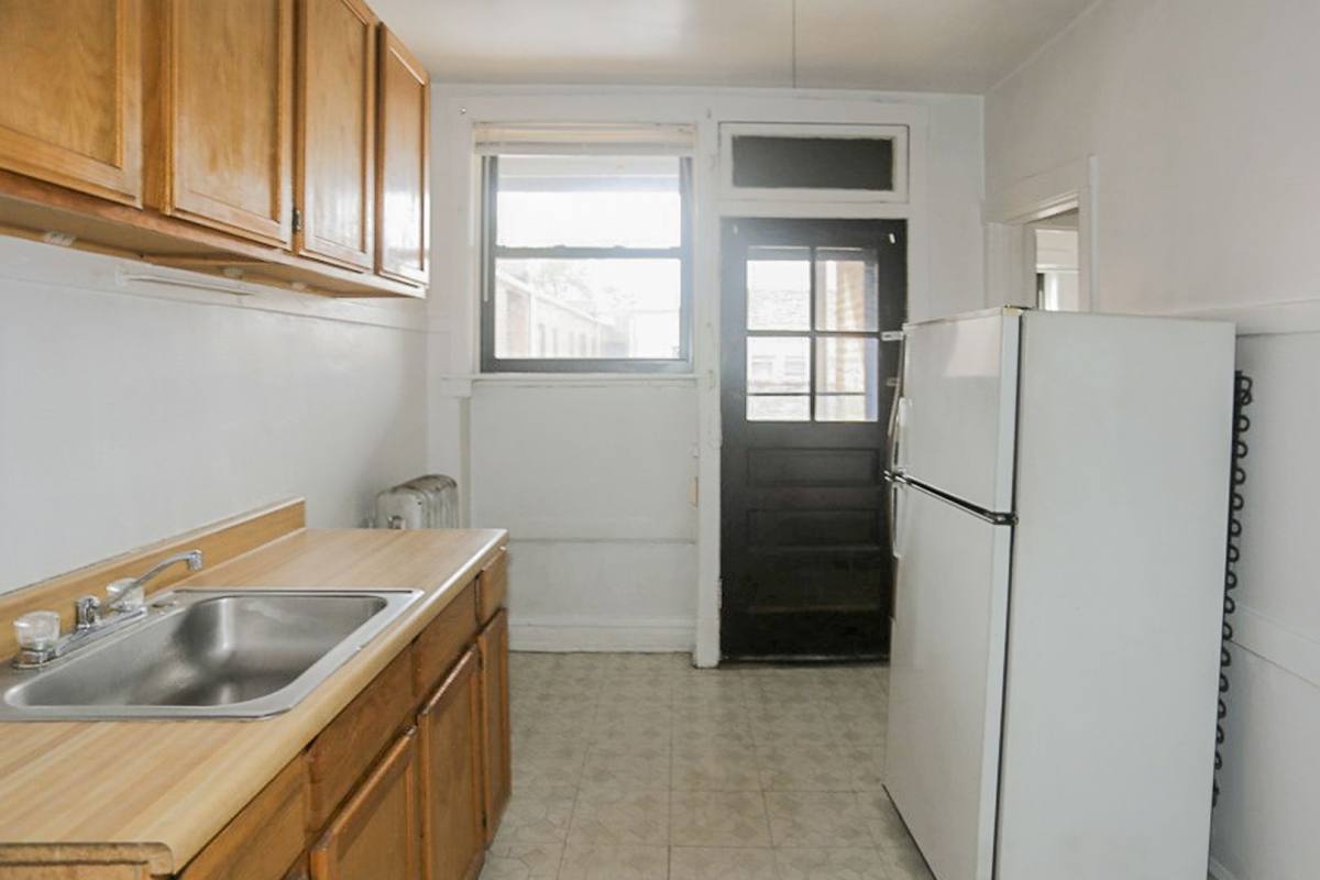 Apartment for rent at 2612 W Gunnison #2R, Chicago, IL 60657