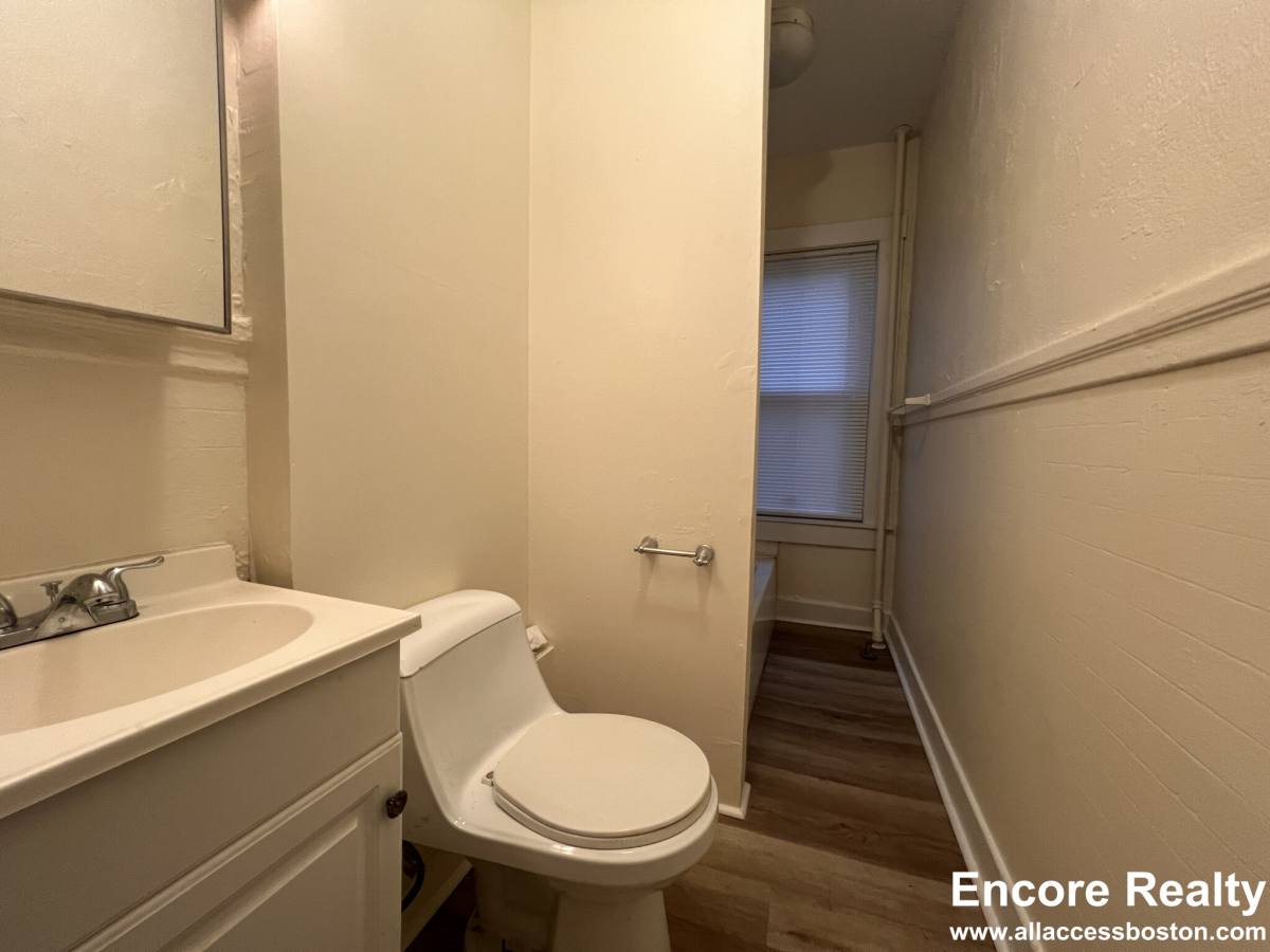 Apartment for rent at 27 Forest St #2, Cambridge, MA 02140