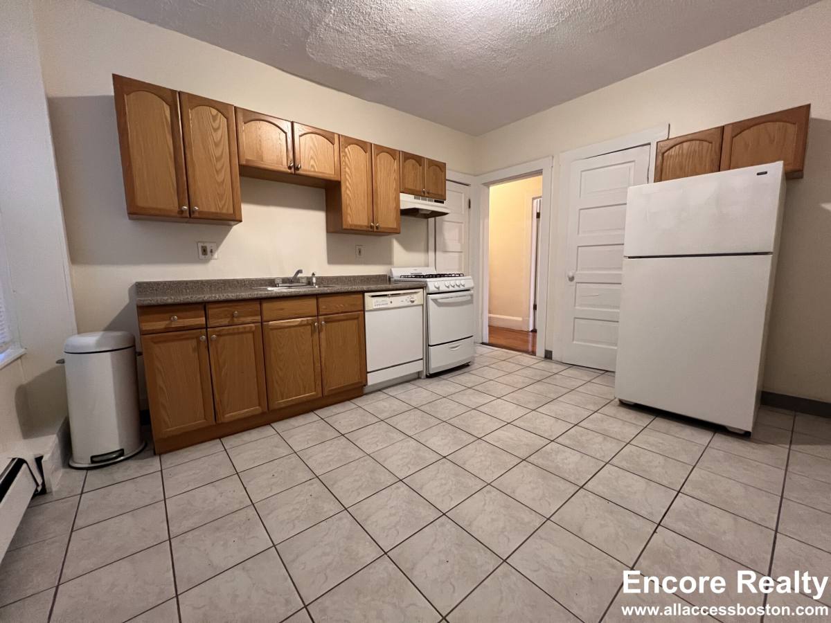 Apartment for rent at 27 Forest St #2, Cambridge, MA 02140
