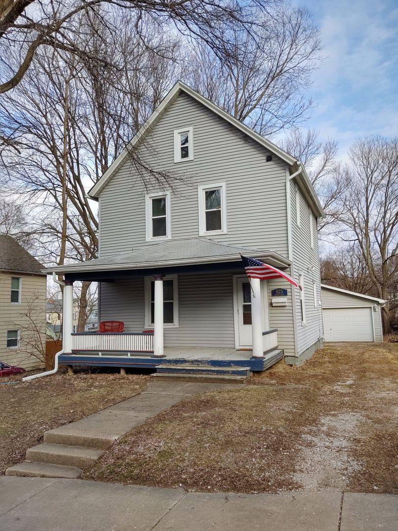 House for rent at 825 42nd St, Rock Island, IL 61201