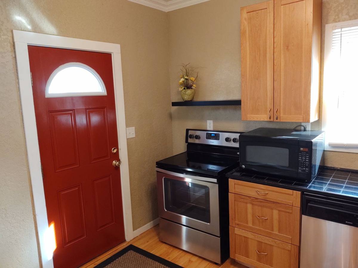 House for rent at 825 42nd St, Rock Island, IL 61201