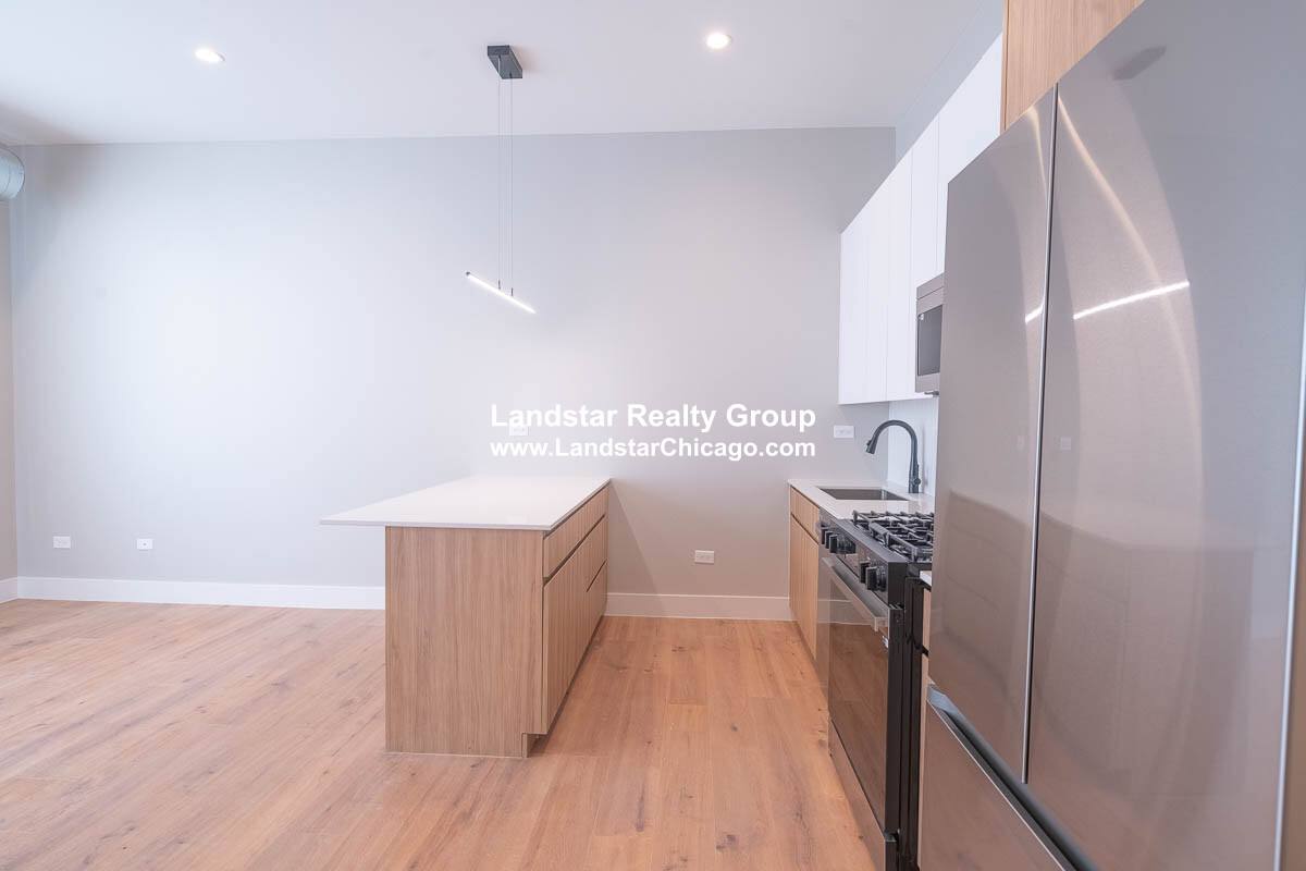 Apartment for rent at 6044 N Winthrop Ave #211, Chicago, IL 60660