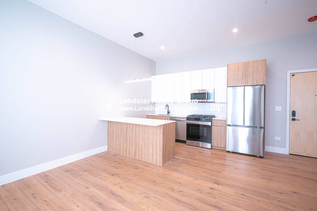 Apartment for rent at 6044 N Winthrop Ave #211, Chicago, IL 60660