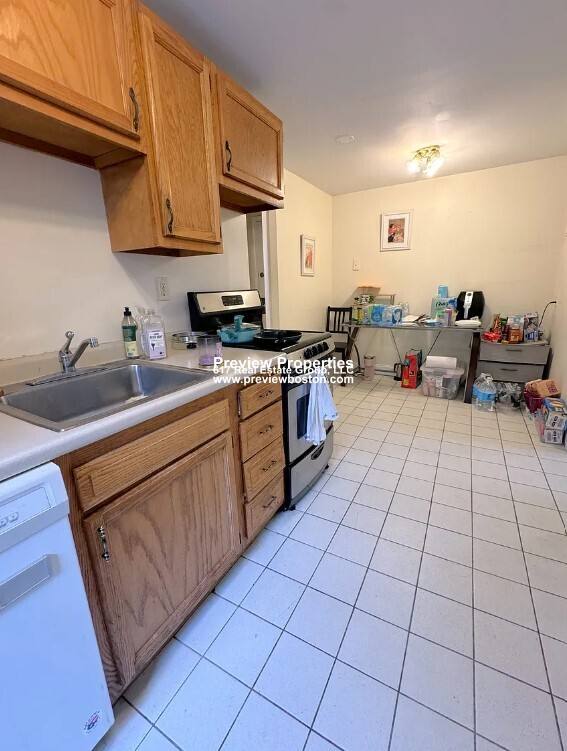 Apartment for rent at 216 Freeman St #2P, Brookline, MA 02445