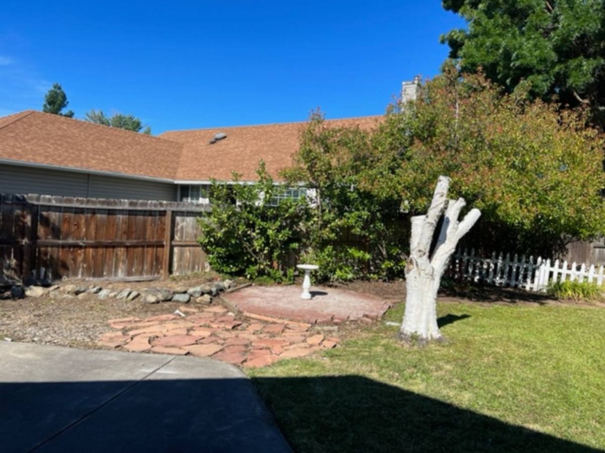 House for rent at 1364 Brook Court, Medford, OR 97504