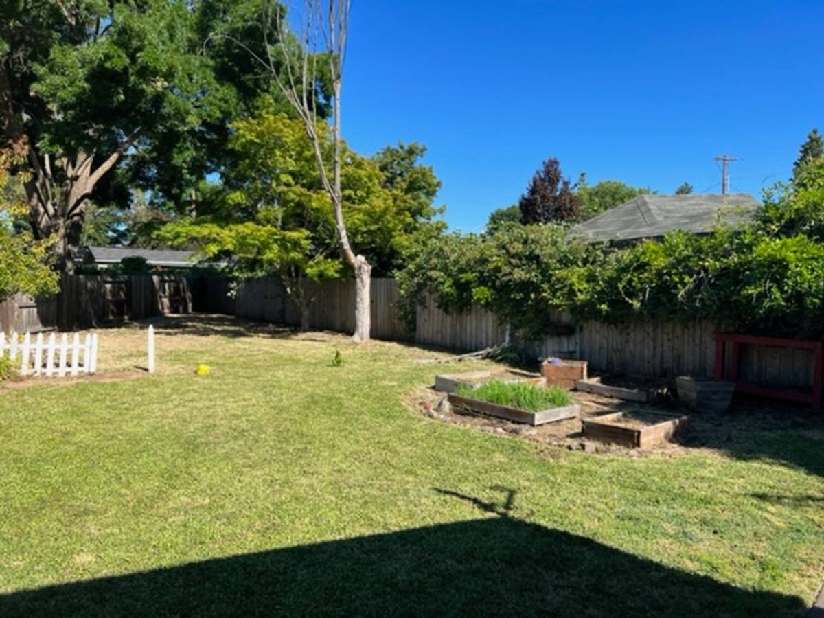 House for rent at 1364 Brook Court, Medford, OR 97504