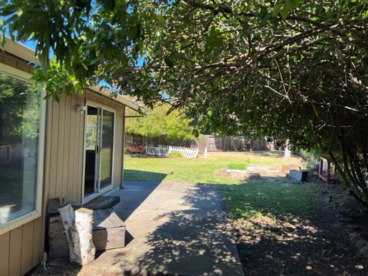 House for rent at 1364 Brook Court, Medford, OR 97504