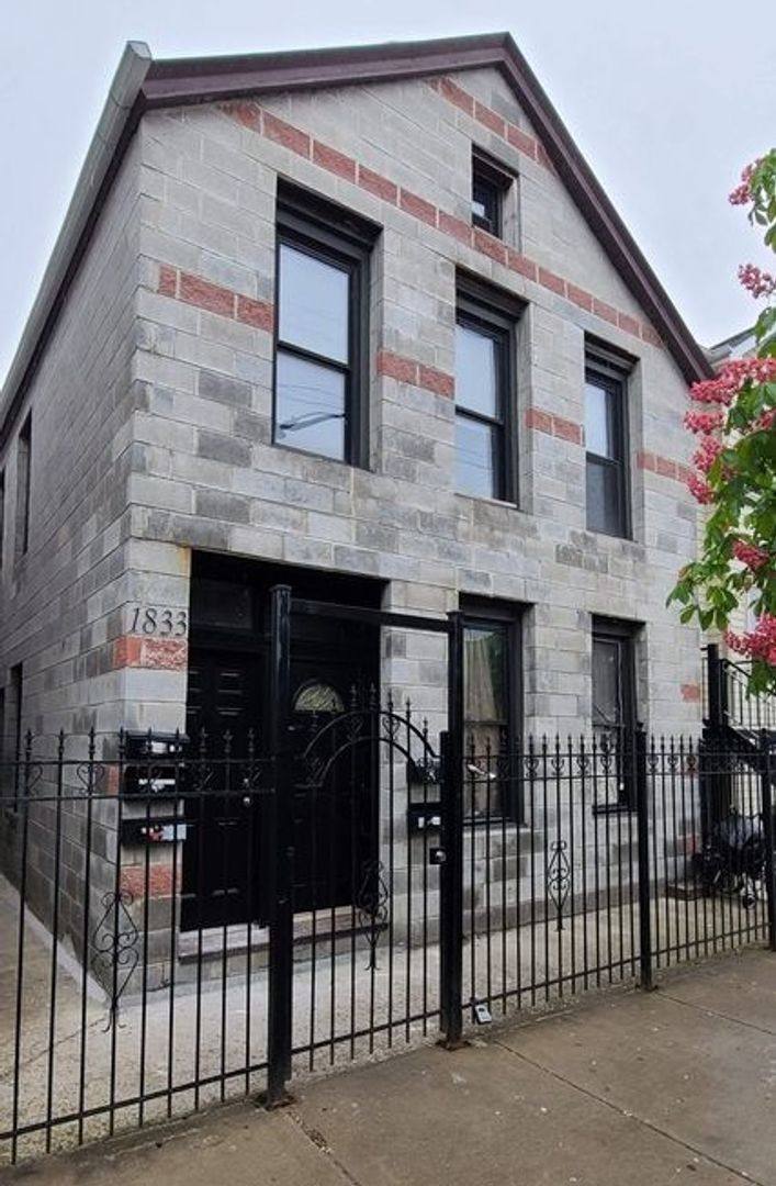 Apartment for rent at 1833 W 21st St #2F, Chicago, IL 60608
