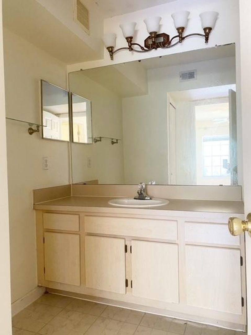 Condo for rent at 725 Crest Pines Dr, Orlando, FL 32828