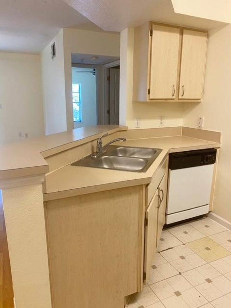 Condo for rent at 725 Crest Pines Dr, Orlando, FL 32828