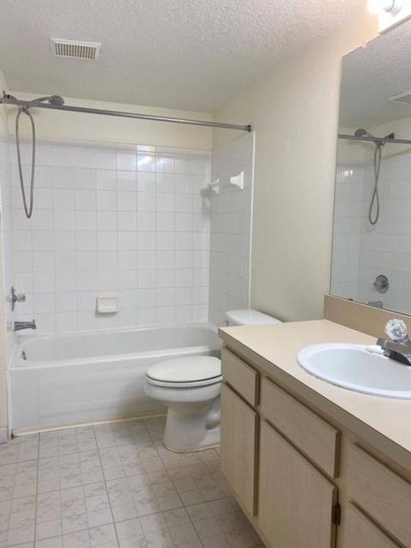 Condo for rent at 725 Crest Pines Dr, Orlando, FL 32828