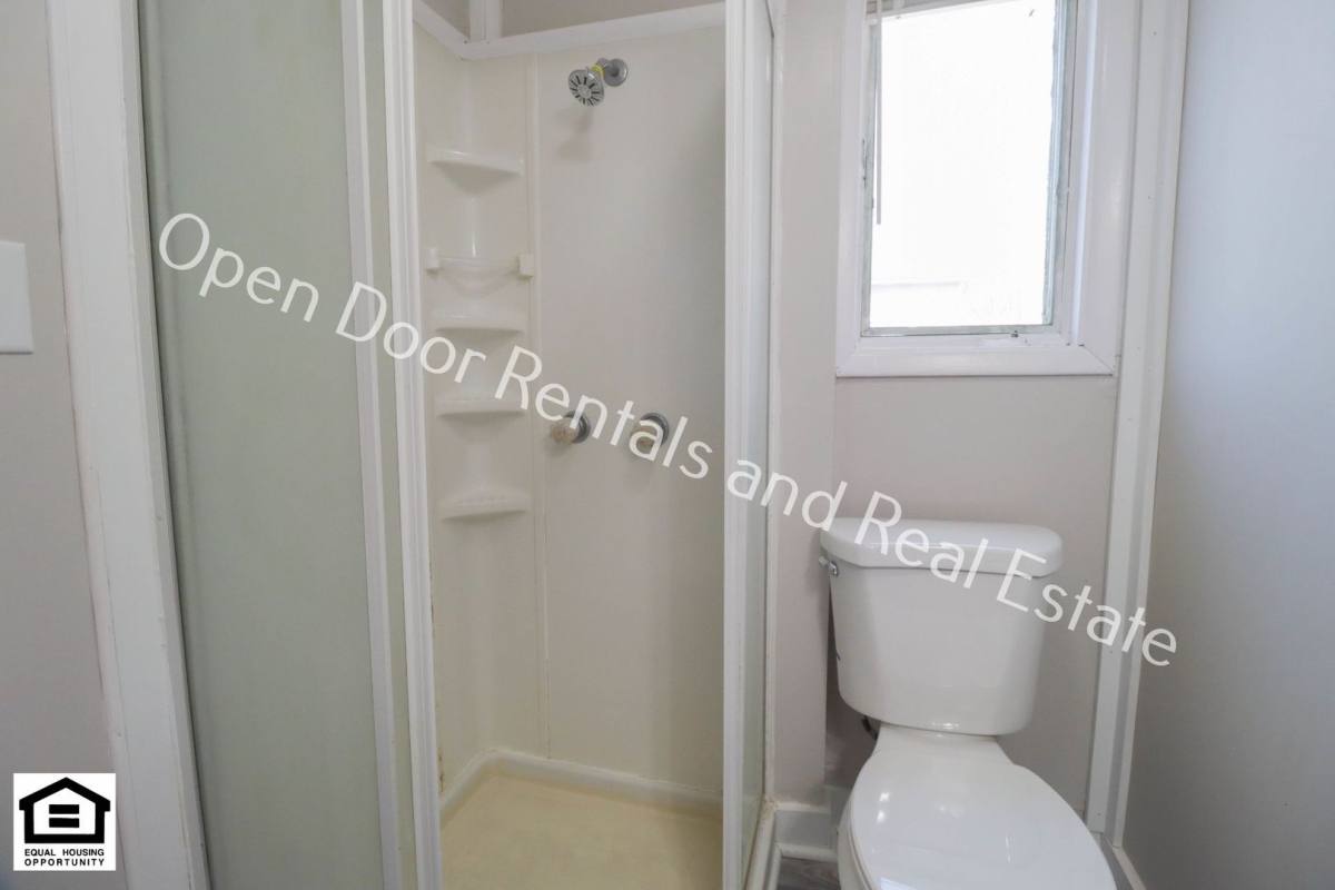 Apartment for rent at 210 W 4th St, Auburn, IN 46706