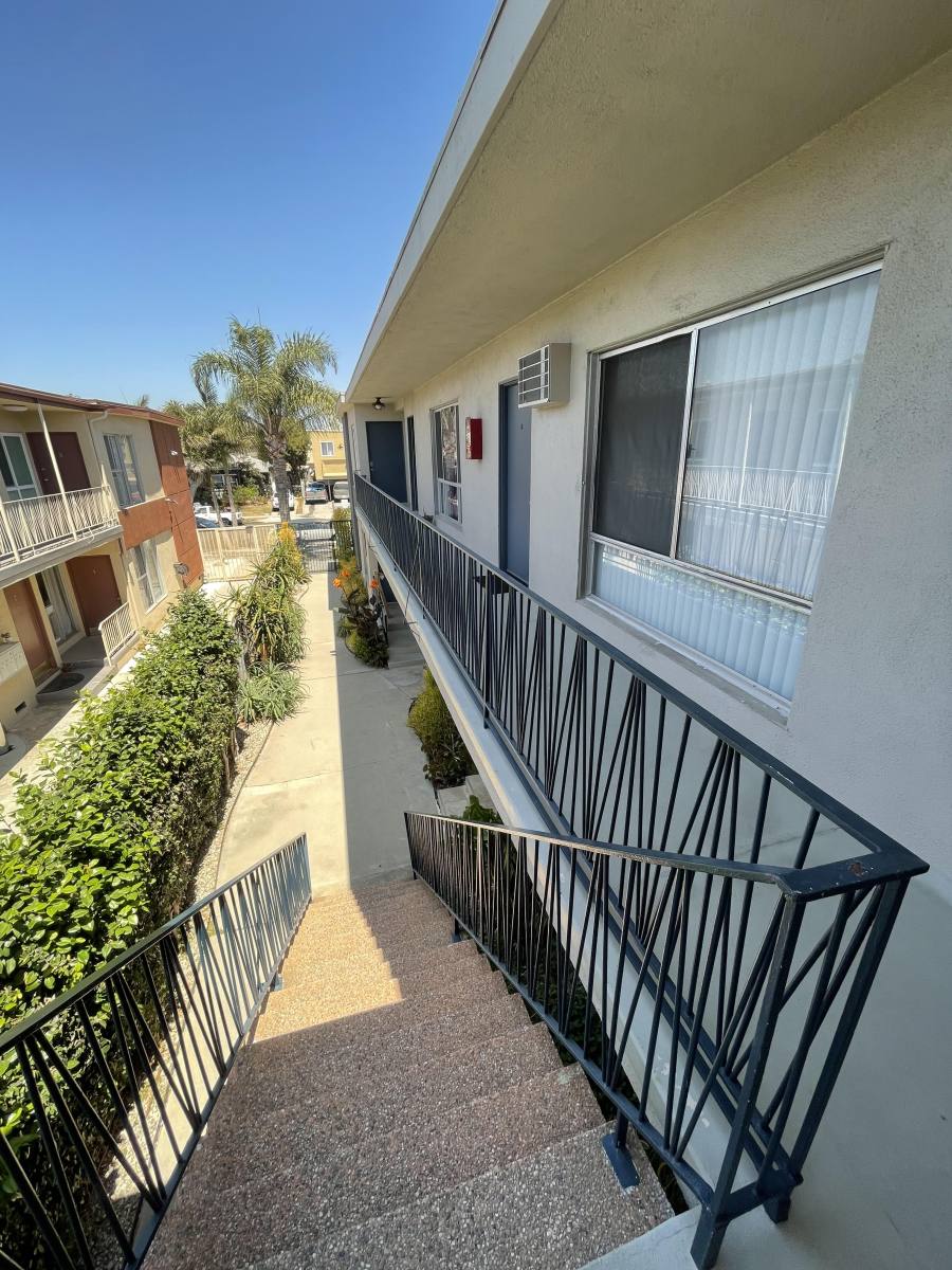 Apartment for rent at 12740 Matteson Ave, Los Angeles, CA 90066