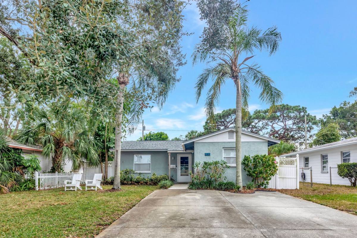 House for rent at 4136 13th Ave N, Saint Petersburg, FL 33713