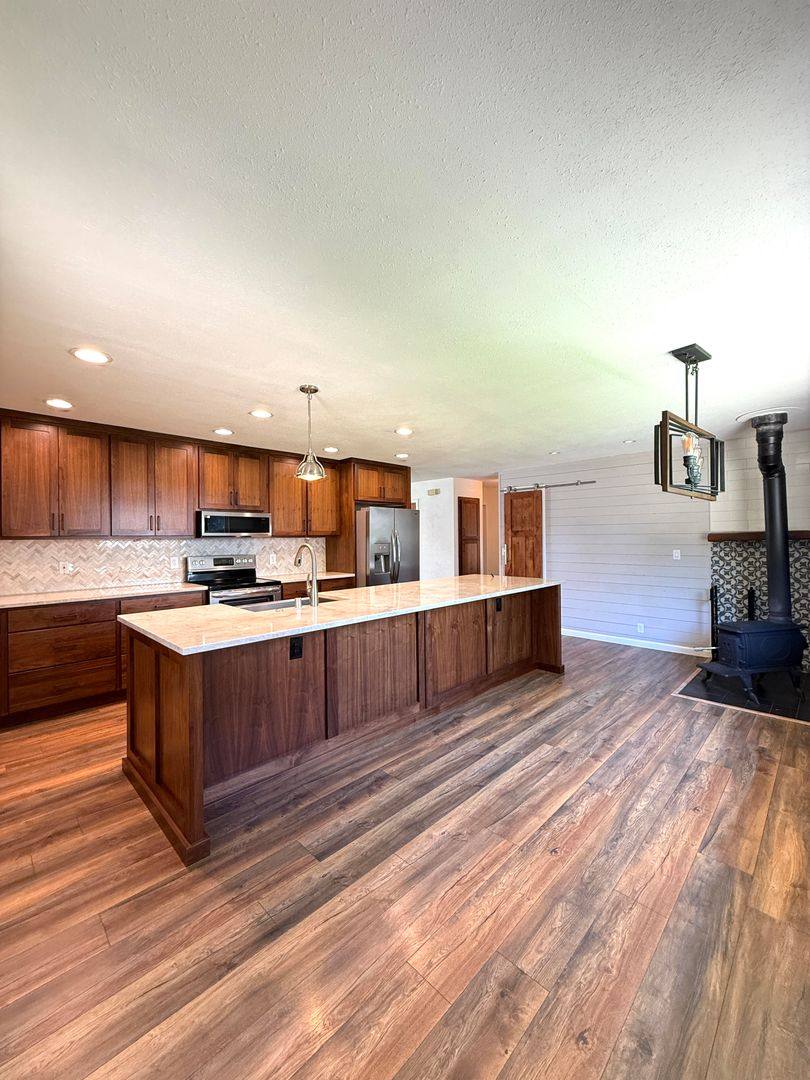 House for rent at 112 Hickory Dr, Rogue River, OR 97537