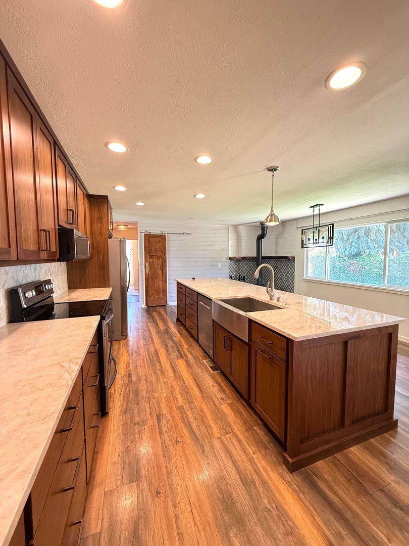 House for rent at 112 Hickory Dr, Rogue River, OR 97537