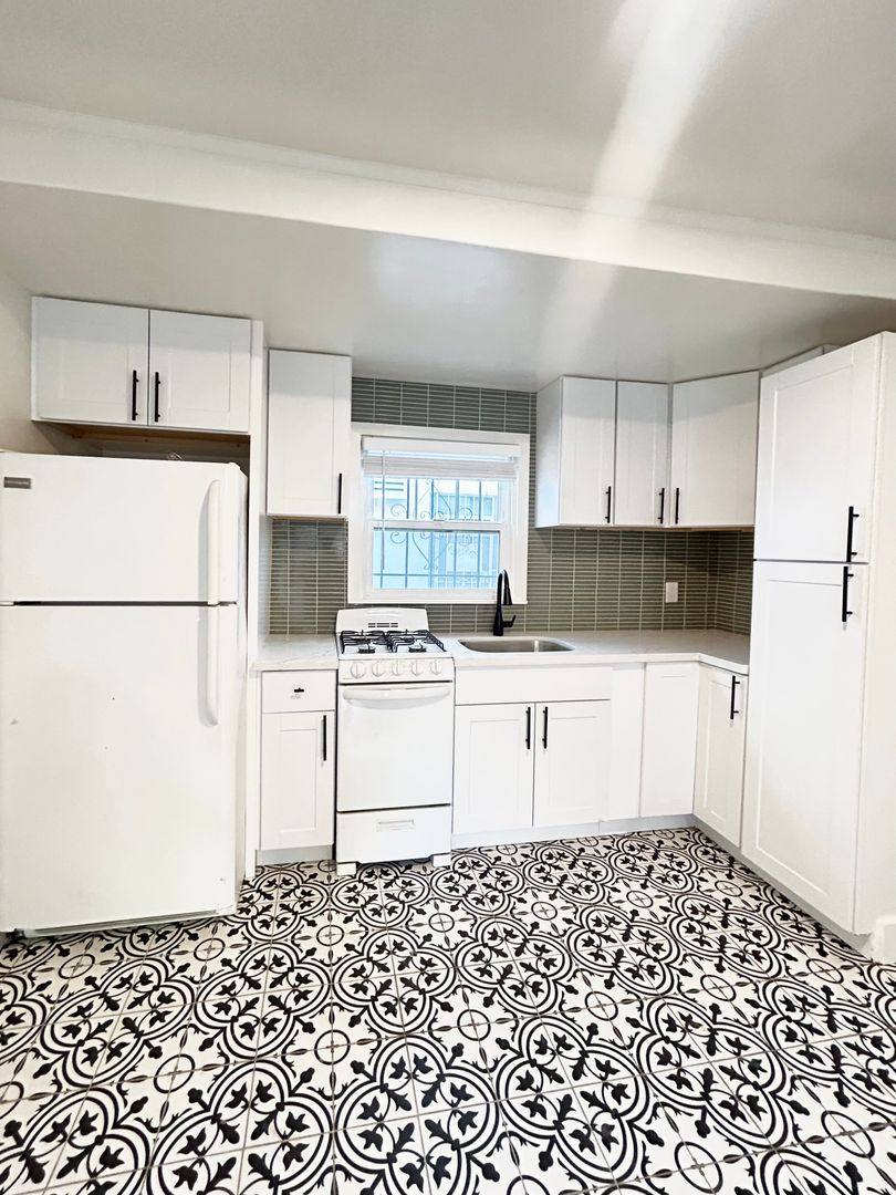 Apartment for rent at 3968-3970 Fifth Ave, San Diego, CA 92103