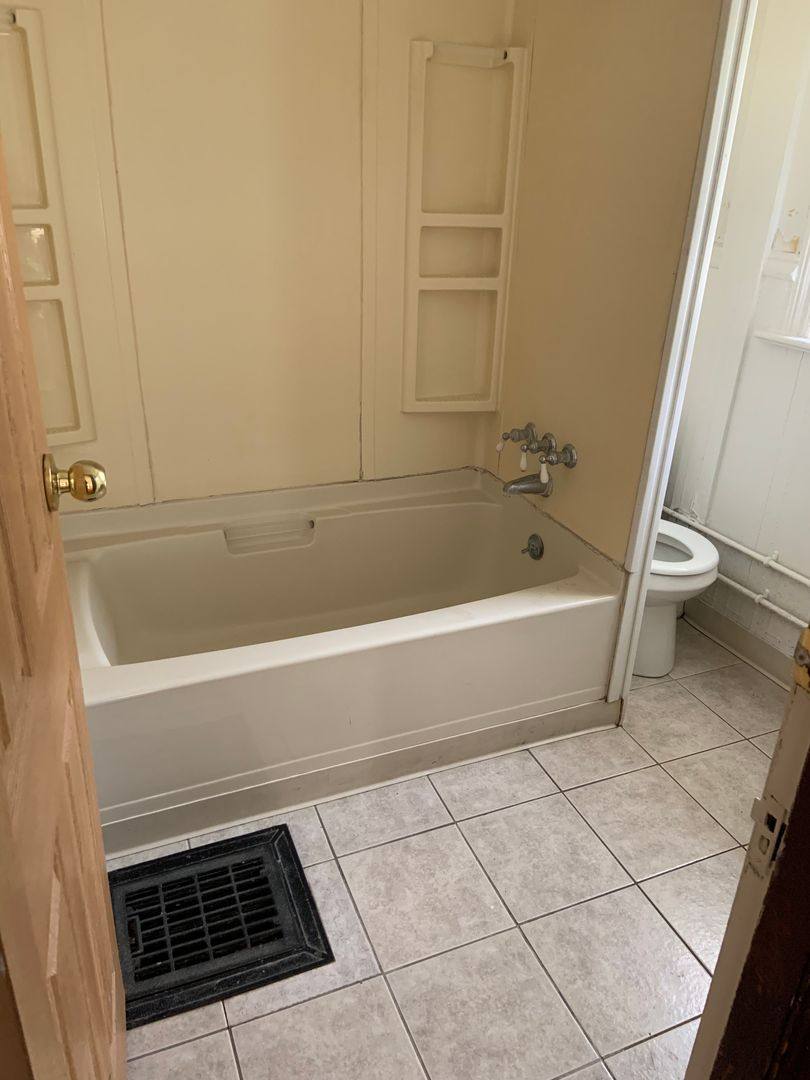 Apartment for rent at 512 6th St S, La Crosse, WI 54601