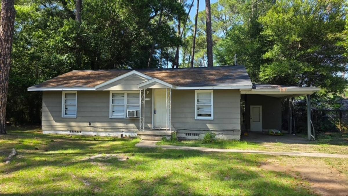 House for rent at 1115 Colquitt Ave, Albany, GA 31707