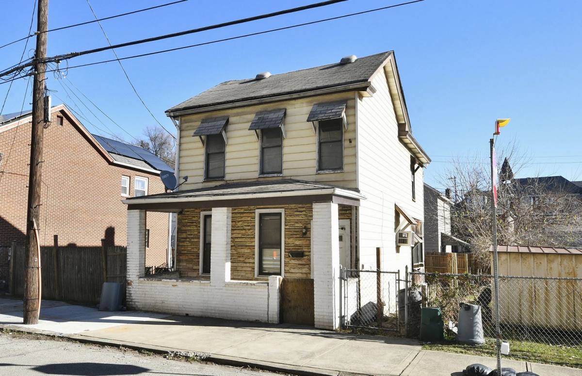 House for rent at 208 Pattison Ave #1, Braddock, PA 15104