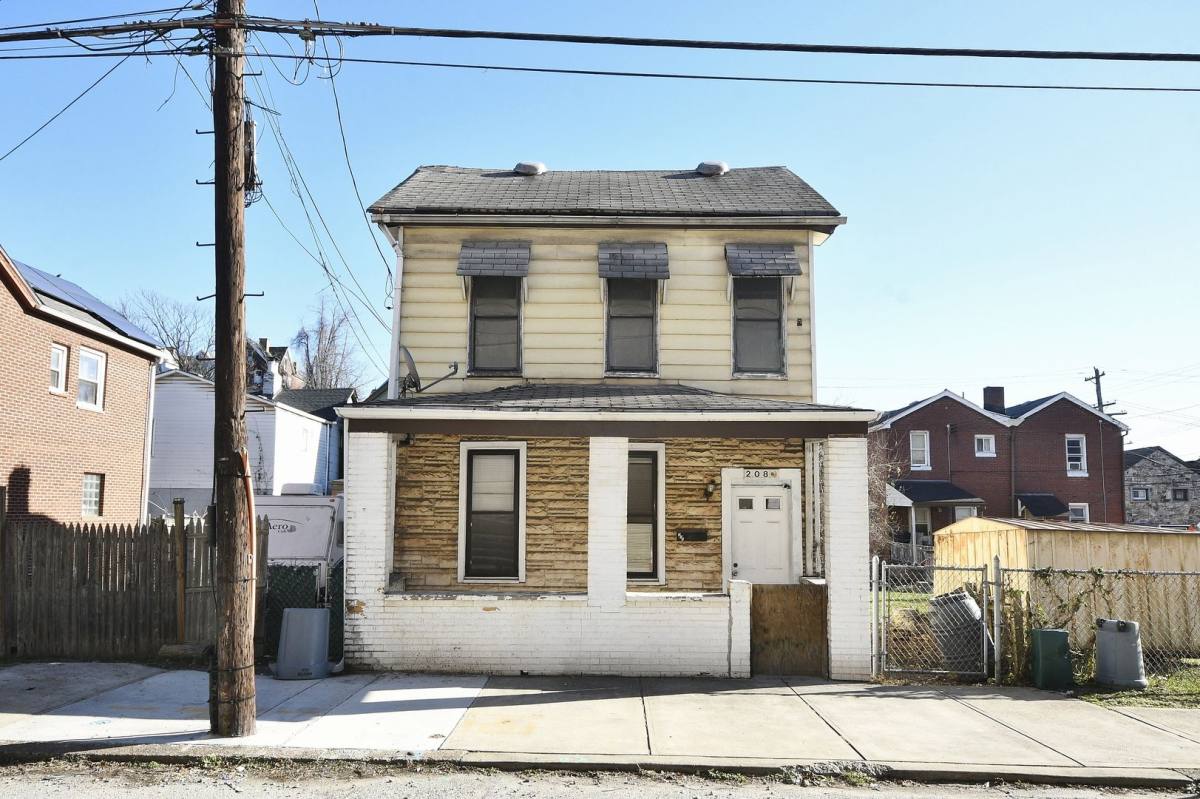 House for rent at 208 Pattison Ave #1, Braddock, PA 15104