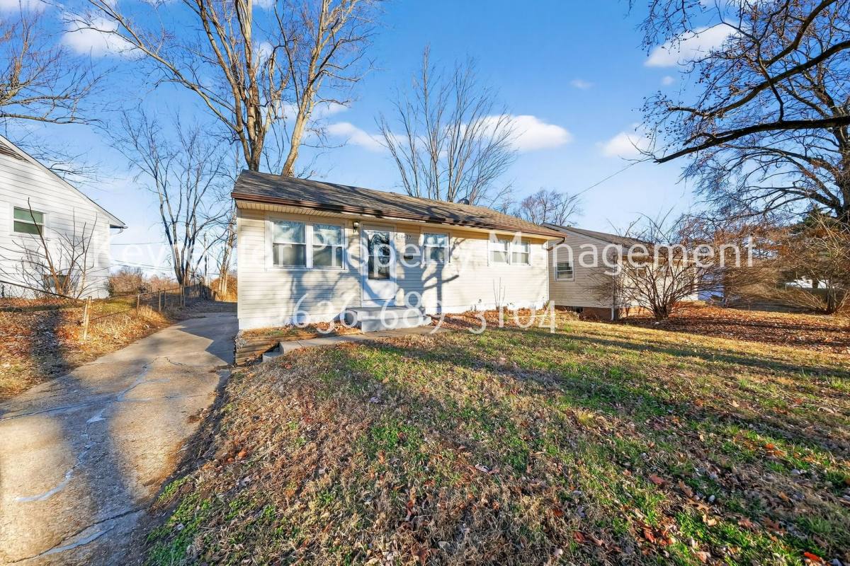 House for rent at 10617 Dunkeld Circle, Saint Louis, MO 63137