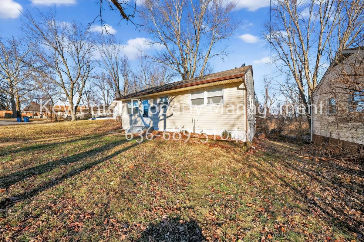 House for rent at 10617 Dunkeld Circle, Saint Louis, MO 63137