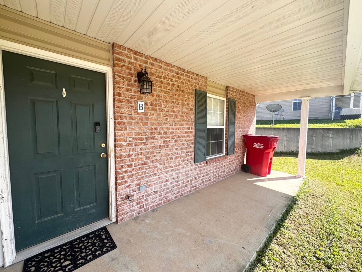 Apartment for rent at 20924 Hartsburg Lane, Saint Robert, MO 65584