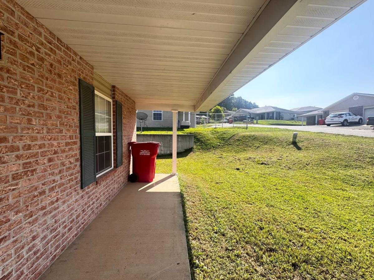Apartment for rent at 20924 Hartsburg Lane, Saint Robert, MO 65584