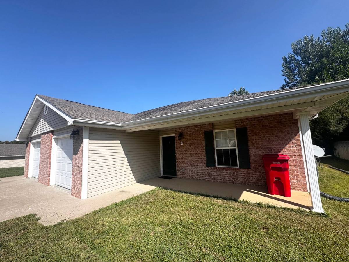 Apartment for rent at 20924 Hartsburg Lane, Saint Robert, MO 65584