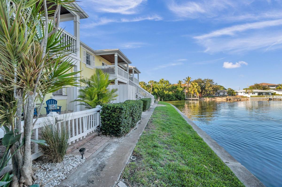 Condo for rent at 4728 Beach Dr SE, Saint Petersburg, FL 33705