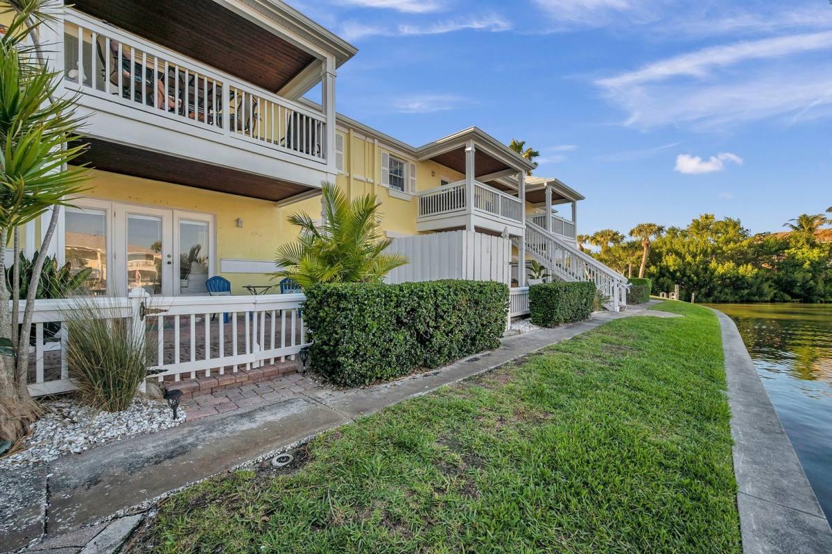 Condo for rent at 4728 Beach Dr SE, Saint Petersburg, FL 33705
