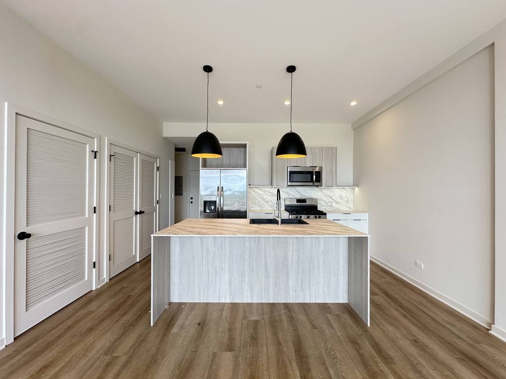 Apartment for rent at 3207 Narragansett #D604, Chicago, IL 60634