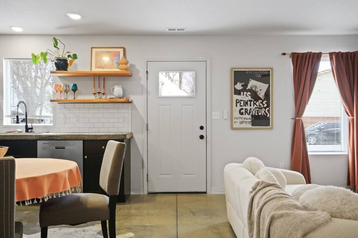 Apartment for rent at 208 Third Ave, Columbia, MO 65203