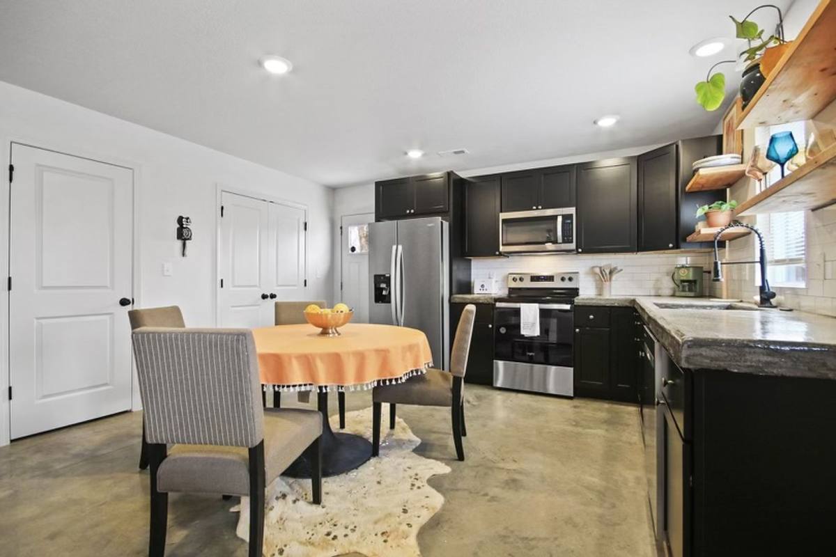 Apartment for rent at 208 Third Ave, Columbia, MO 65203