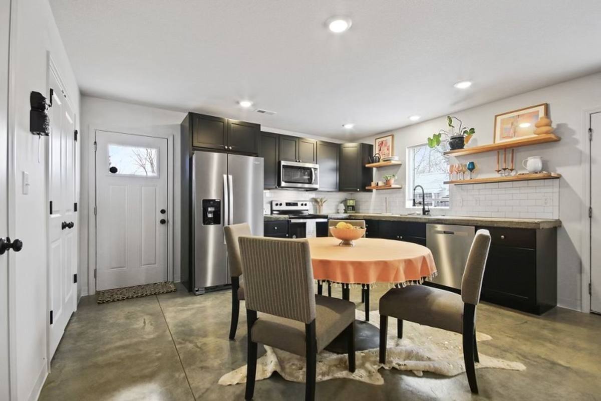 Apartment for rent at 208 Third Ave, Columbia, MO 65203