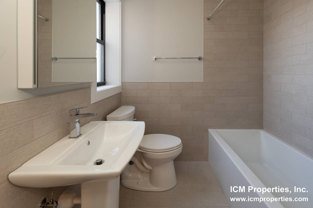 Apartment for rent at 2613 W Berwyn Ave #2617-3B Fp, Chicago, IL 60625