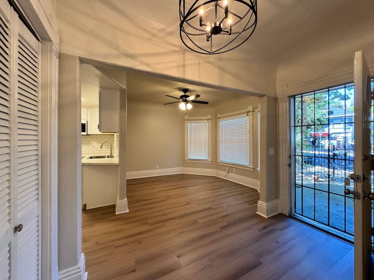 Apartment for rent at 1504 E St, Sacramento, CA 95814