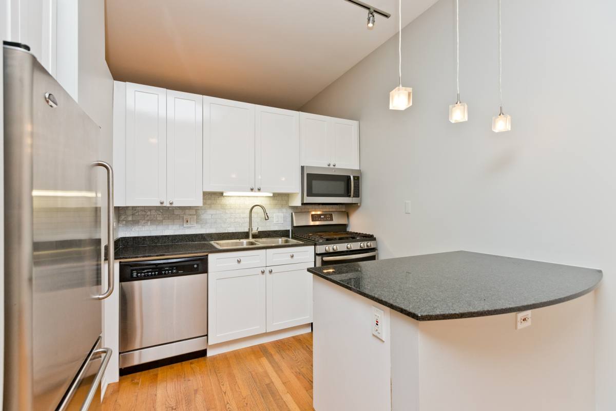 Apartment for rent at 1201 W Adams St #709, Chicago, IL 60607