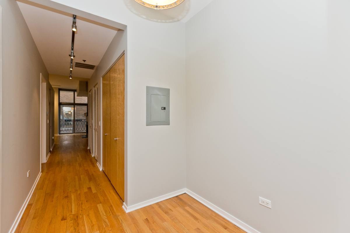 Apartment for rent at 1201 W Adams St #709, Chicago, IL 60607