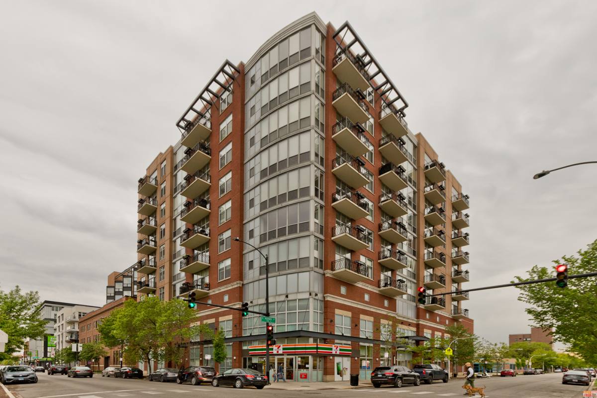 Apartment for rent at 1201 W Adams St #709, Chicago, IL 60607