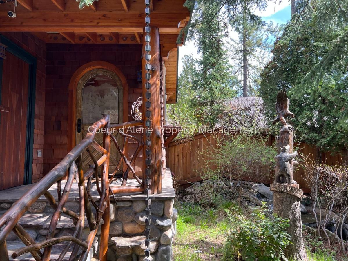 House for rent at 10646 N Lakeview Dr, Hayden, ID 83835