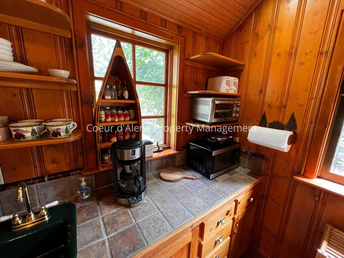 House for rent at 10646 N Lakeview Dr, Hayden, ID 83835