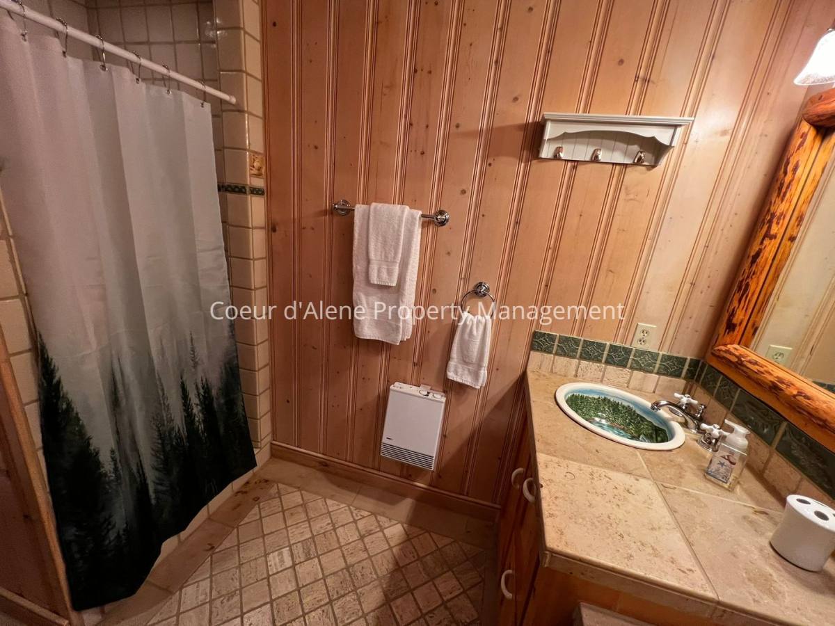 House for rent at 10646 N Lakeview Dr, Hayden, ID 83835