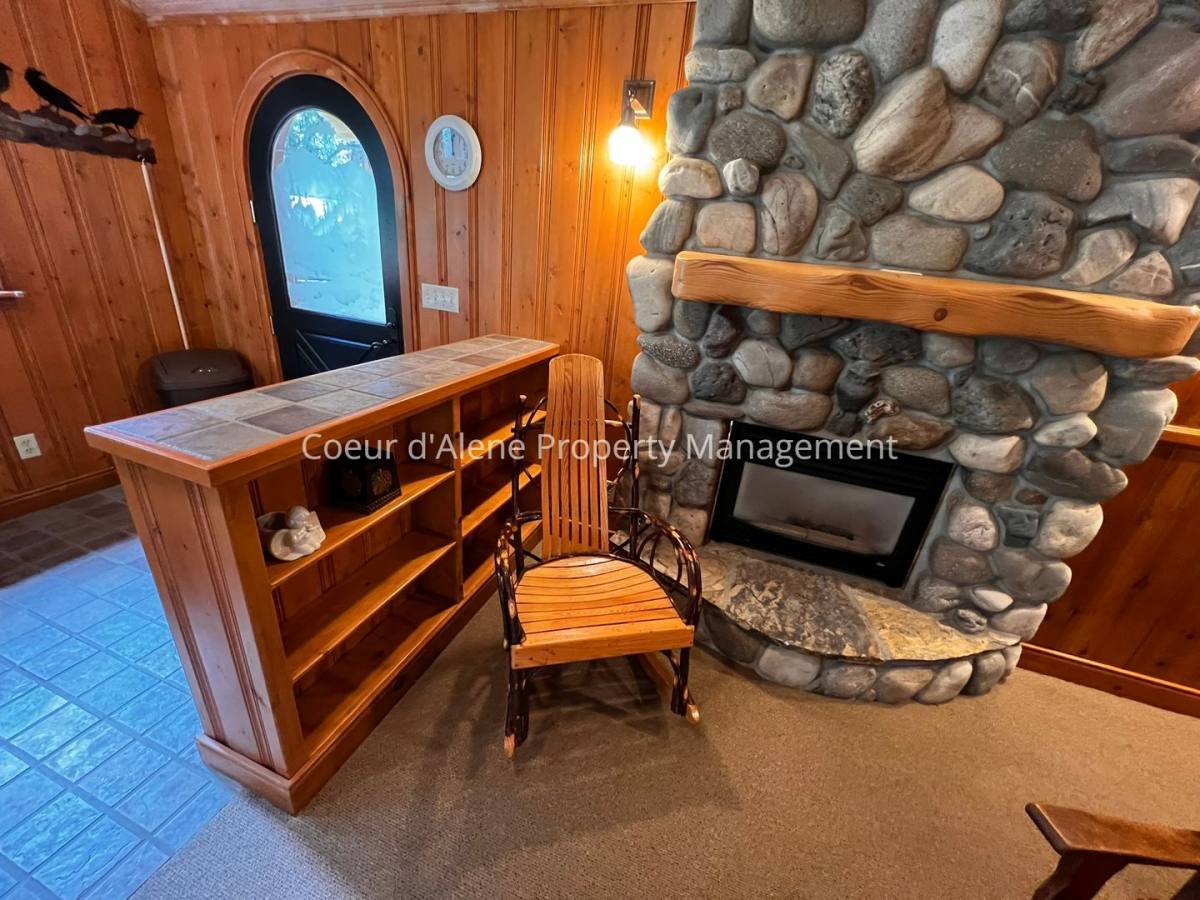 House for rent at 10646 N Lakeview Dr, Hayden, ID 83835