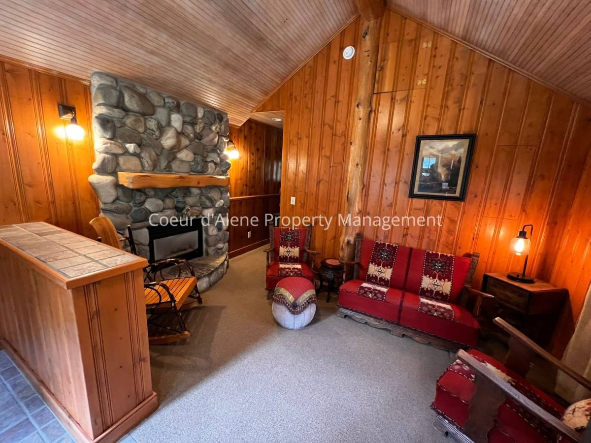 House for rent at 10646 N Lakeview Dr, Hayden, ID 83835