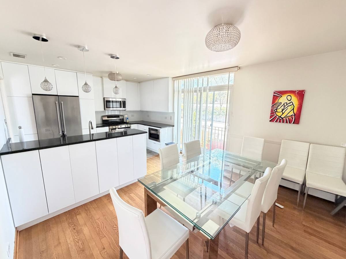 Townhouse for rent at 5557 S Harper Ave, Chicago, IL 60637
