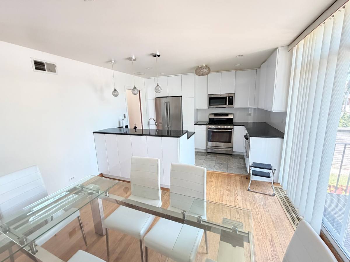 Townhouse for rent at 5557 S Harper Ave, Chicago, IL 60637