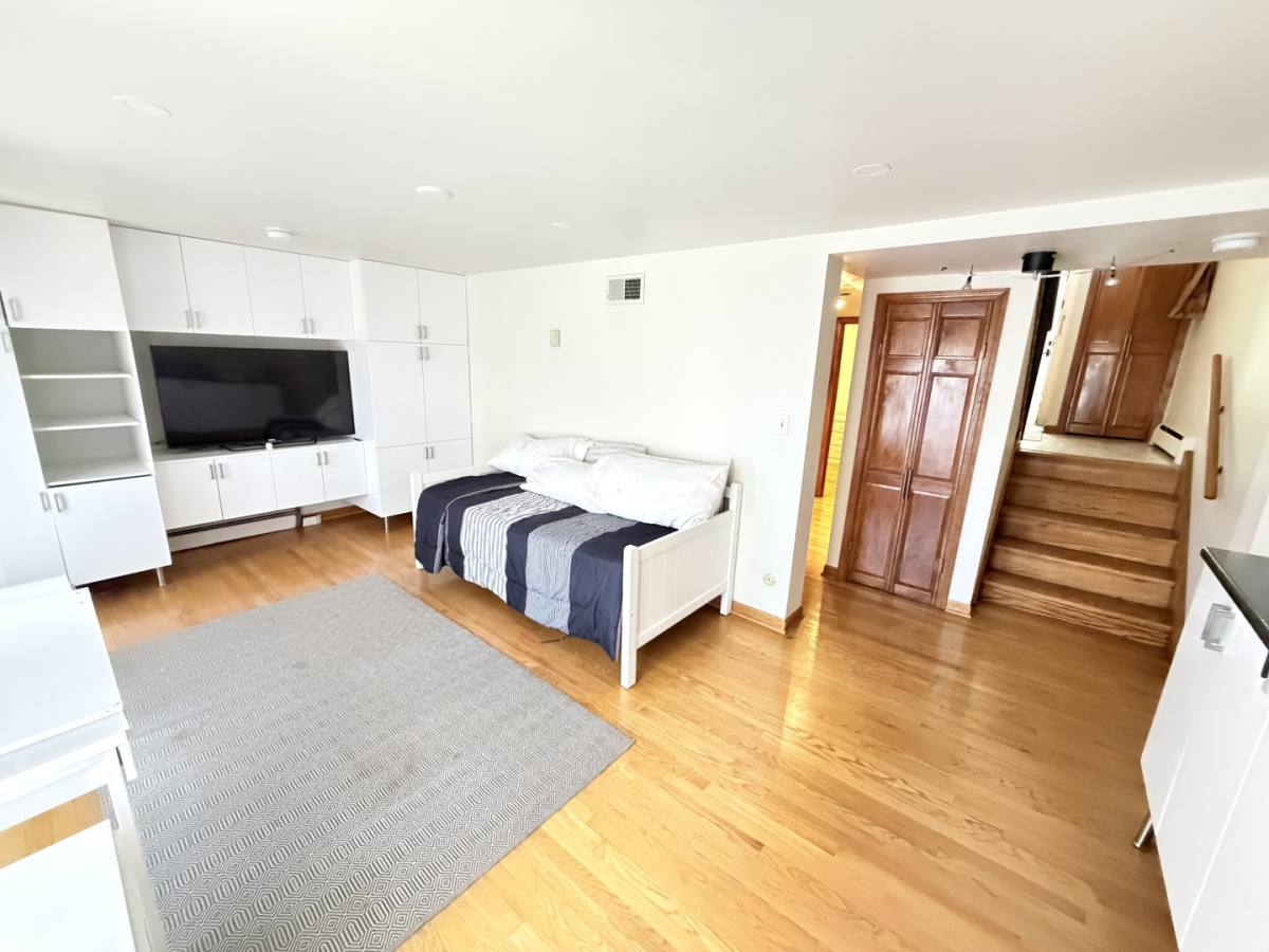 Townhouse for rent at 5557 S Harper Ave, Chicago, IL 60637