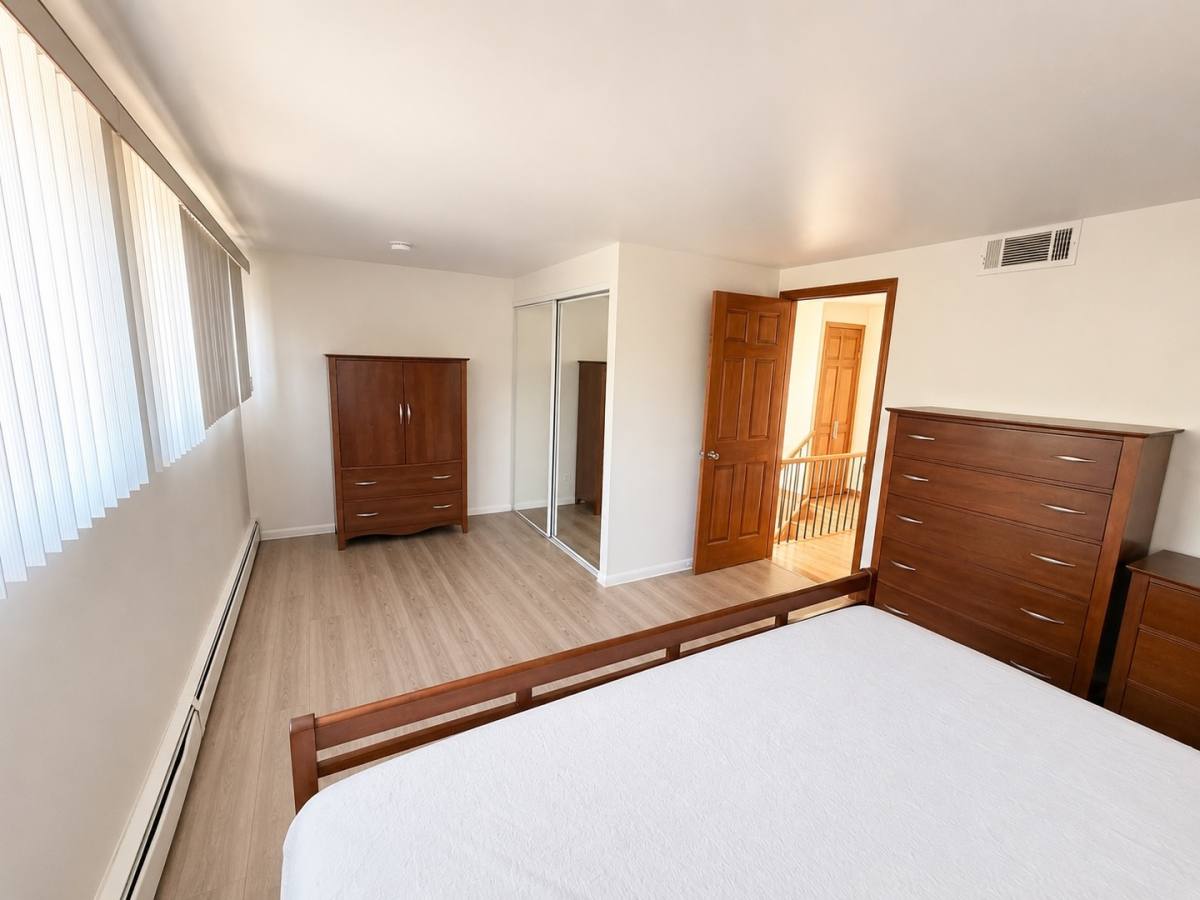 Townhouse for rent at 5557 S Harper Ave, Chicago, IL 60637